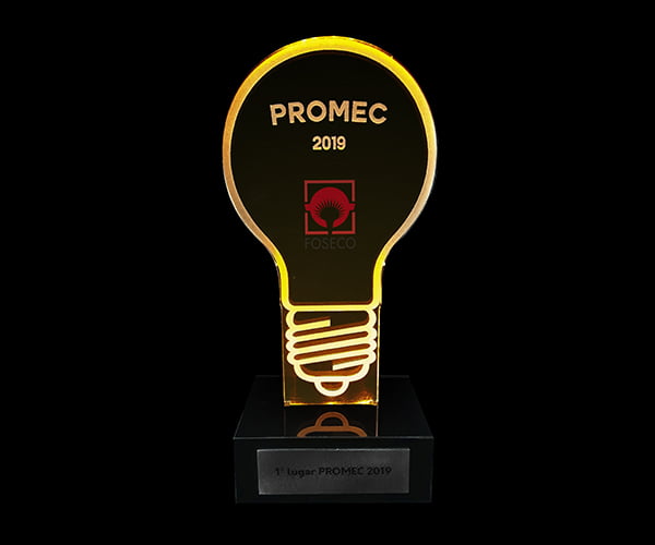 Troféu lâmpada com personalização