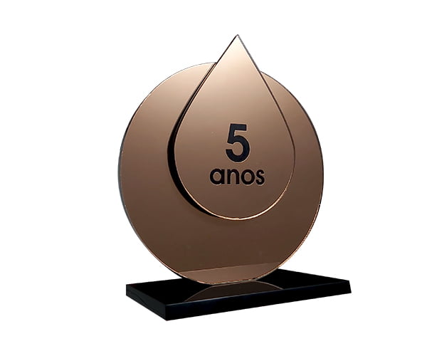 Troféu acrílico espelhado cor bronze – 5 Anos