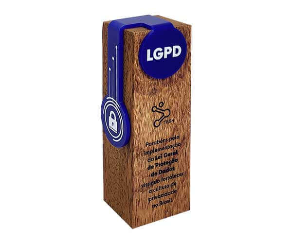Troféu LGPD em formato de totem