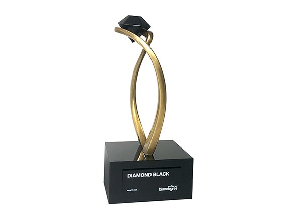 Troféu escultura com diamante