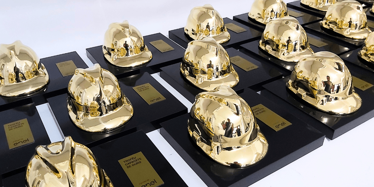 Segurança do trabalho: 7 razões para reconhecer com troféus corporativos